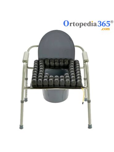 Cojín antiescaras de aire ROHO colocado en silla de ducha para personas mayores